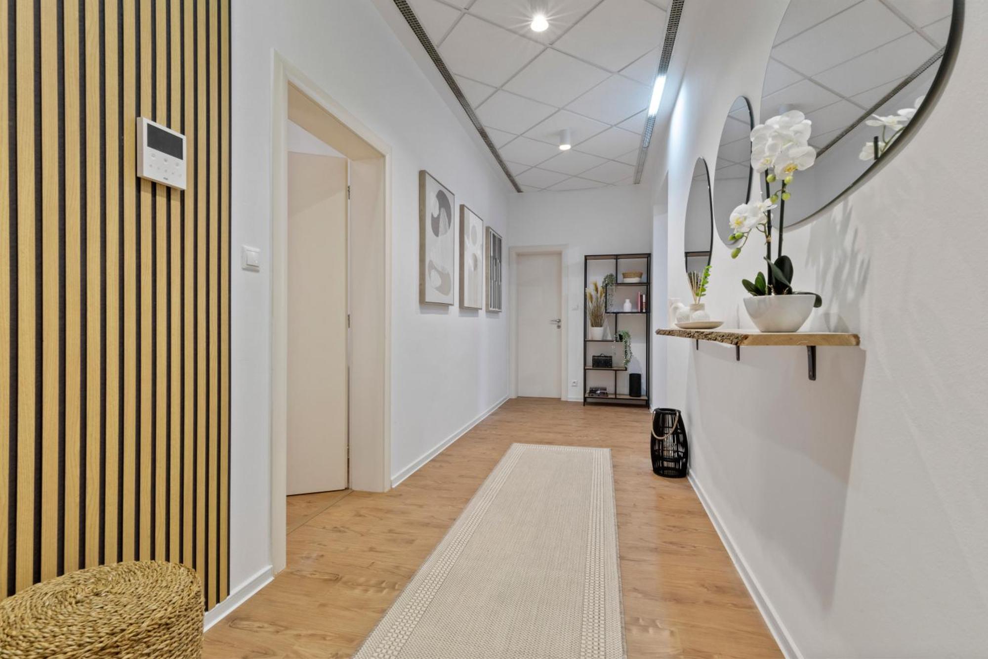 Ferienwohnung Luxe Living At Old Town Center Pressburg Exterior foto